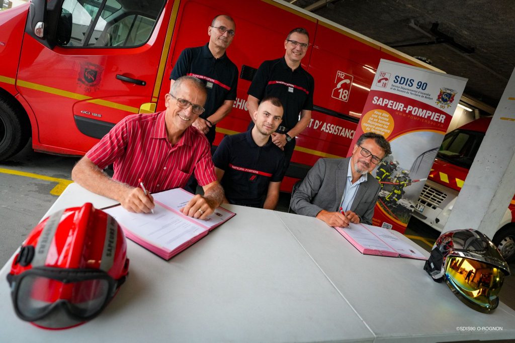 convention_pompiers_veolia Jordan Vessyere et Pierre Minot, directeur de Veolia Franche-Comté, lors de la signature de la convention entre l'entreprise et le Sdis 90.