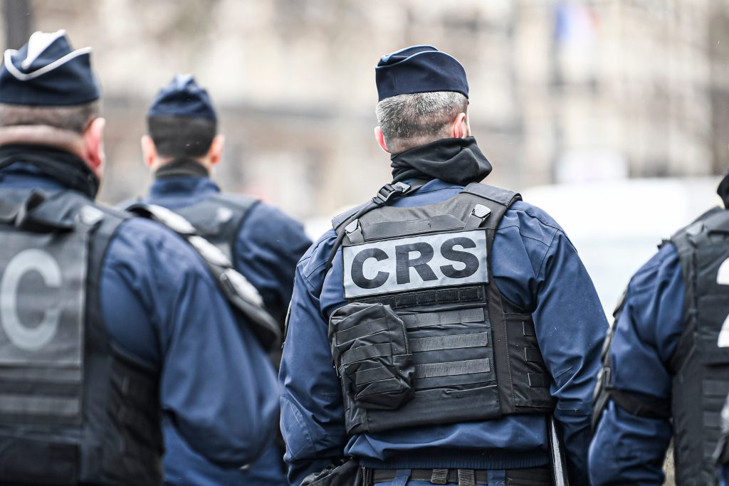 Agents de police d'une compagnie républicaine de sécurité (CRS), lors d'une manifestation à Paris, en 2023.