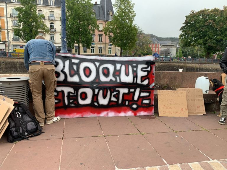 Le cortège s'est formé peu avant 11 h et est parti vers le centre Leclerc.
