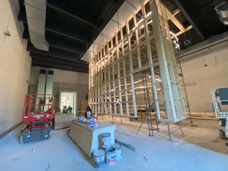 La structure suspendue du "cube", dans la future salle d'expositions permanentes.
