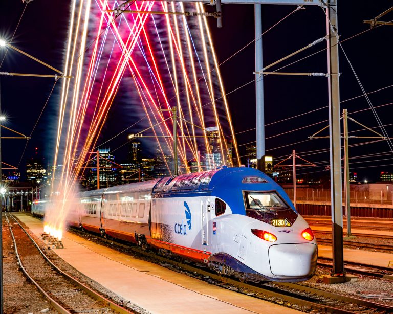 La motrice du nouveau train rapide américain Acela, qui reliera Boston à Washington, a été conçue par Alstom, à Belfort.