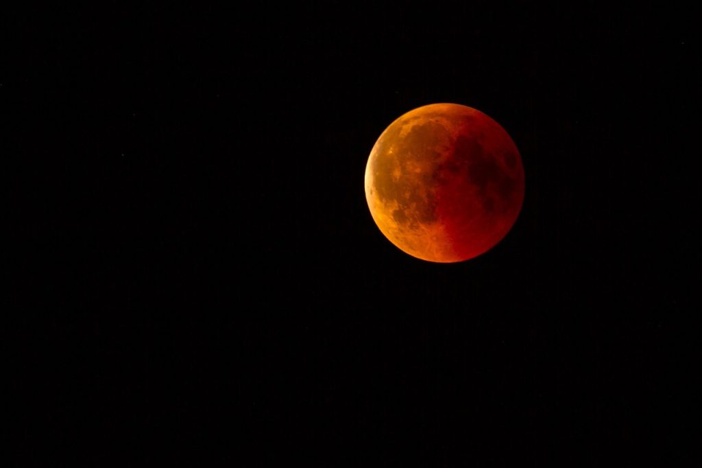 Une éclipse totale de Lune sera observable en France hexagonale, le 7 septembre 2025, en soirée.