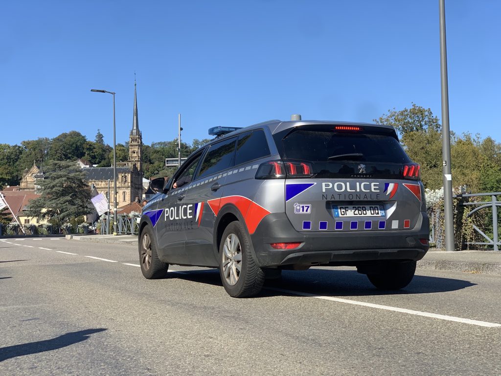 Véhicule de police, sur le pont Armand-Bermont, à Montbéliard.