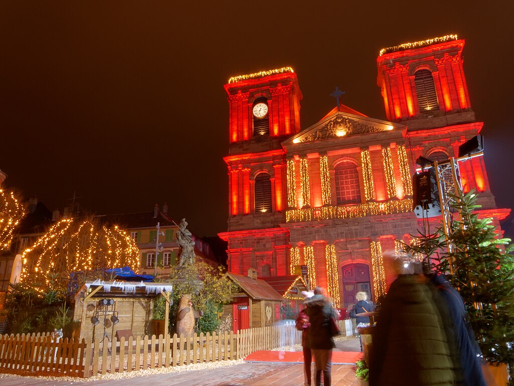 Illuminations de Noël, place d'Armes, à Belfort, en 2022.
