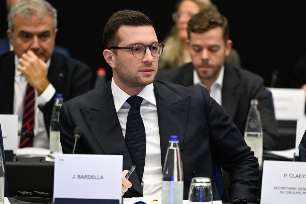 L'Eurodéputé Jordan Bardella, président du Rassemblement national, lors de la Conférence des présidents du Parlement européen, le 26 novembre 2025.