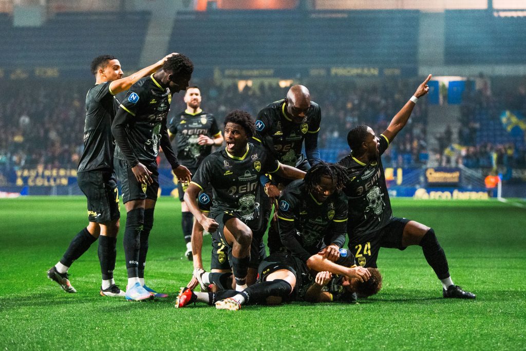 Le FC Sochaux-Montbéliard célèbre un but contre Versailles, le 31 octobre 2025.