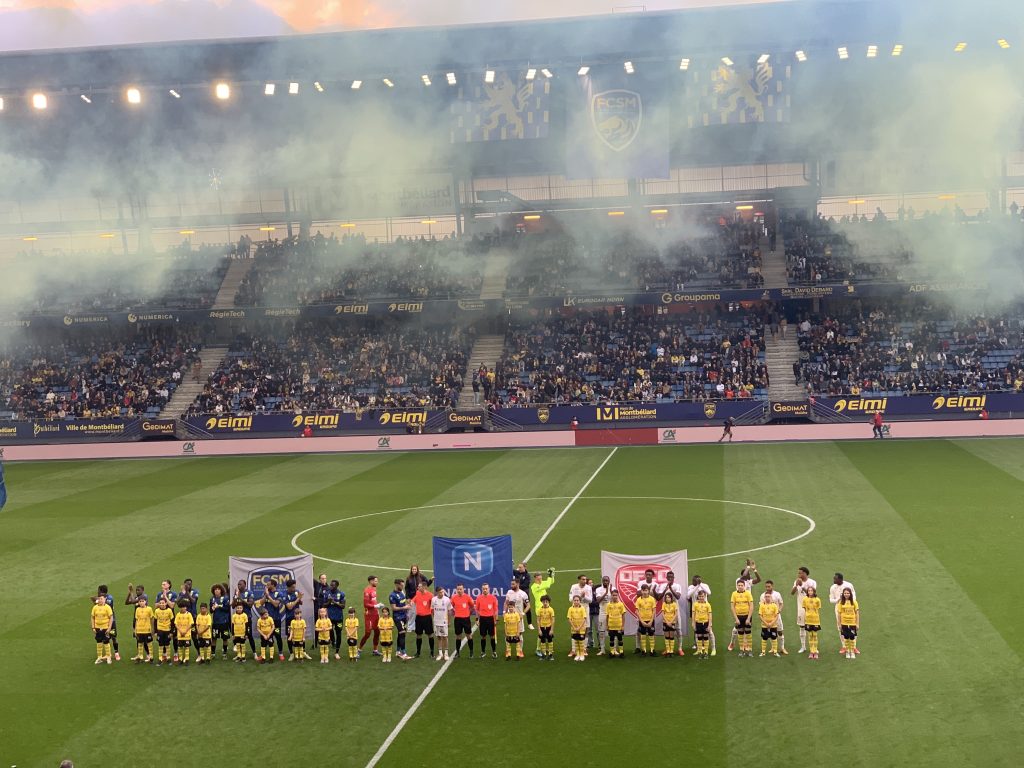 Présentation des équipes, le 25 avril 2025, lors du match FC Sochaux-Montbéliard contre Dijon, en National, au stade Bonal.
