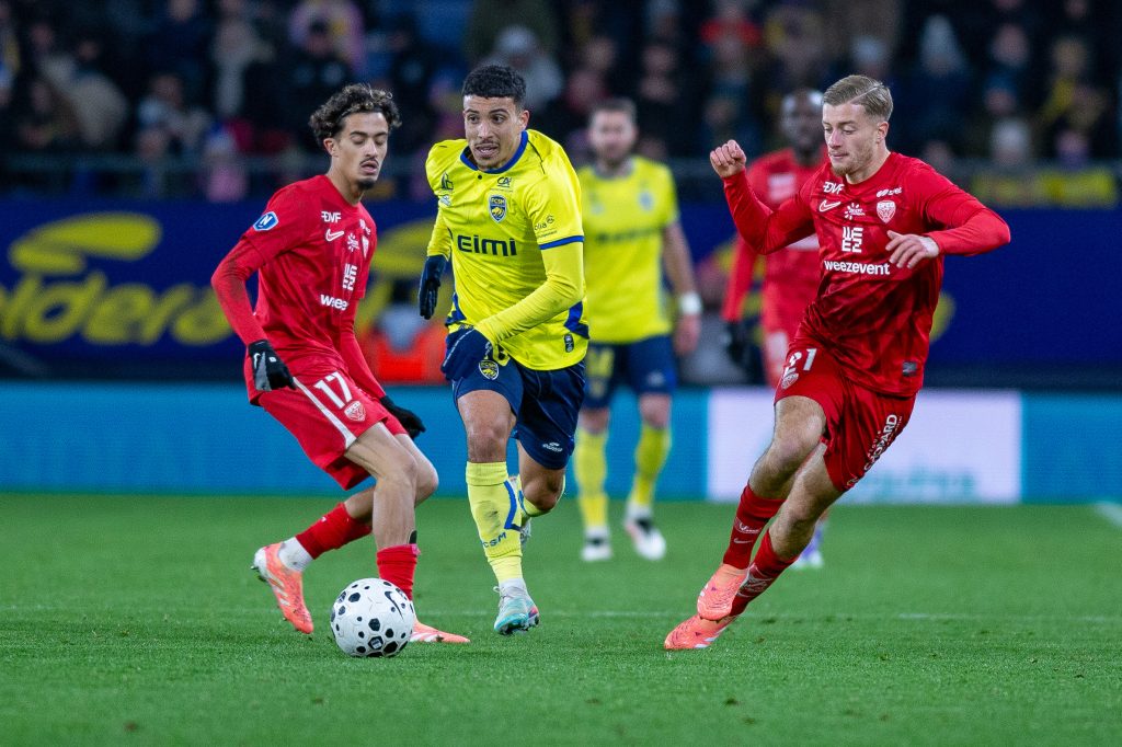 L'attaquant du FC Sochaux-Montbéliard, Aymen Boutoutaou le 21 novembre 2025, contre le Dijon Football Côte-d'Or.