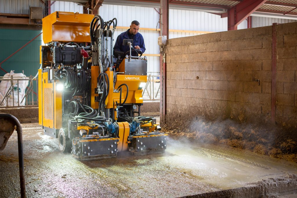 L'entreprise Vermot, à Rang, propose du rainurage de béton, pour avoir des sols antidérapants. Elle a conçu elle-même sa machine.