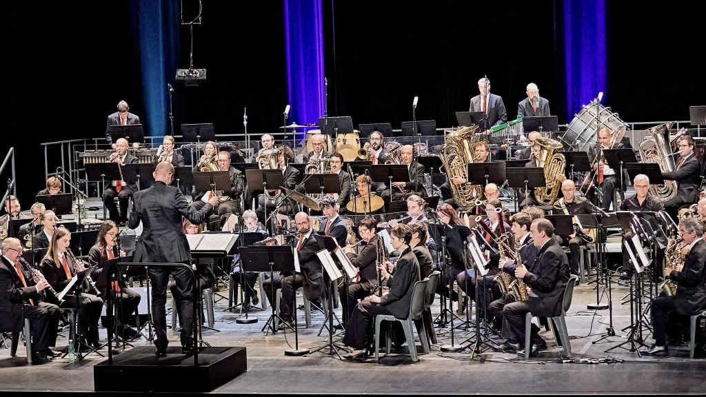 L'Orchestre d'Harmonie de la Ville de Belfort jouant les composition des finalistes du concours.