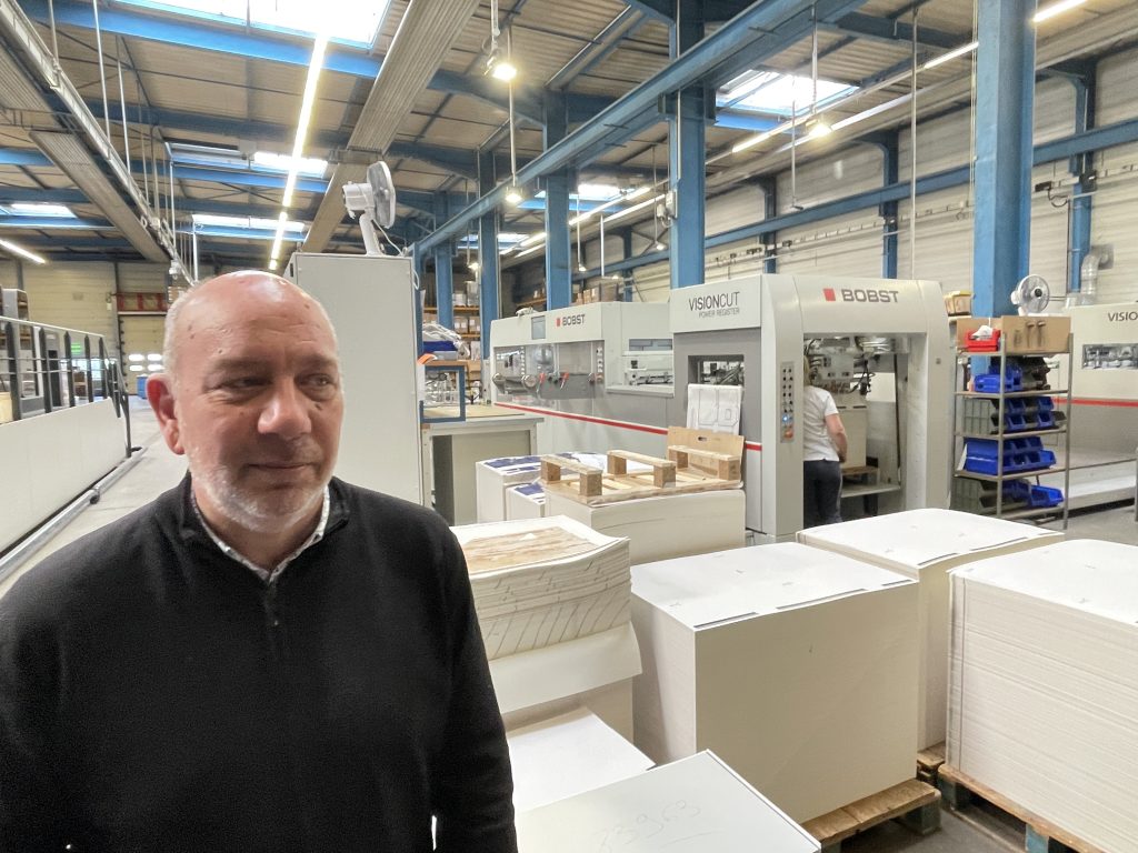 Marc Royer, dirigeant de Cartonnage du Château, dans les ateliers de l'entreprise, aux Glacis, à Belfort.
