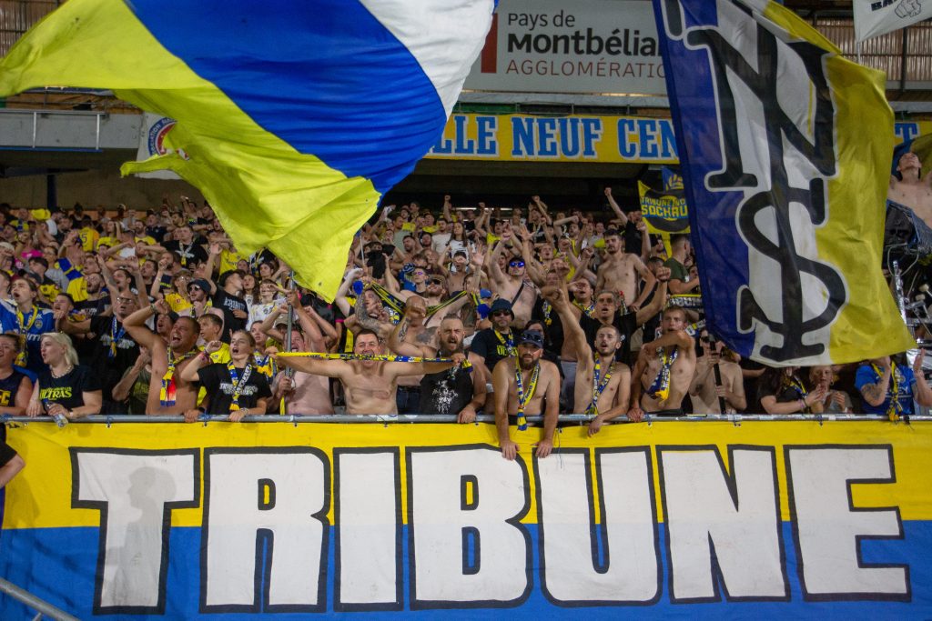 Les supporters de la Tribune Nord Sochaux, au stade Bonal, lors du match contre Orléans, en août 2025. | ©FCSM – Christian Lemontey