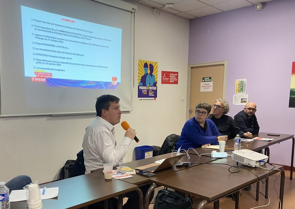 Julien Lambert, secrétaire fédéral du syndicat FNME-CGT anime la conférence.