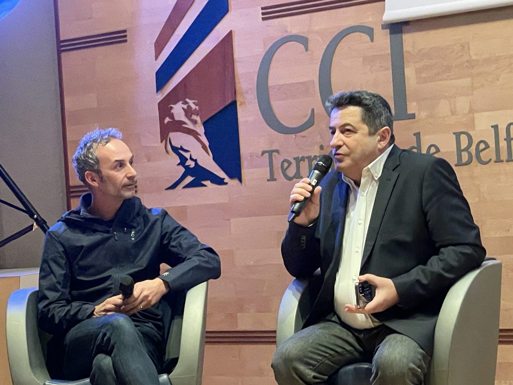 Vincent Defrasnes (à gauche) et Pascal Daudey, lors des voeux de la CMPE Nord Franche-Comté, le 12 janvier 2026 à la CCI du Territoire de Belfort.