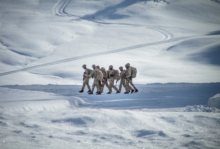 Entraînement du 35e régiment d'infanterie de Belfort, en Suisse, dans la région de l'Hongrin.