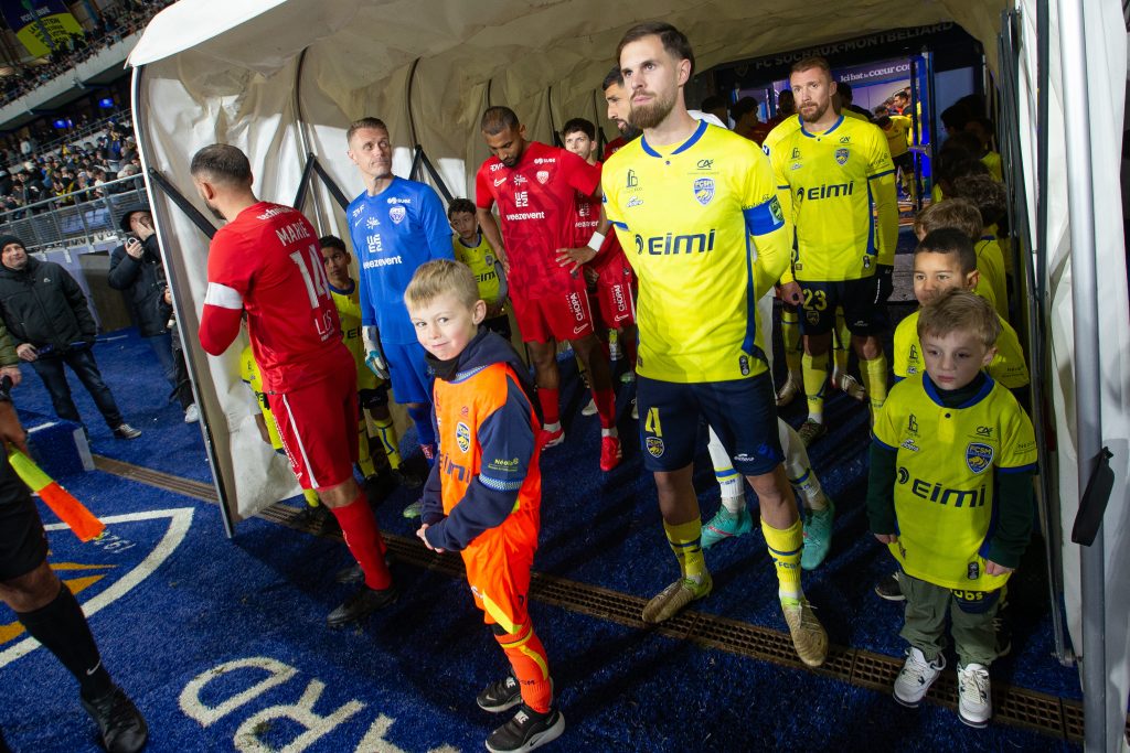 Arthur Vitelli, avant le match entre le FC Sochaux-Montbéliard et le Dijon Football Côte-d'Or, le 21 novembre 2025, à Bonal.