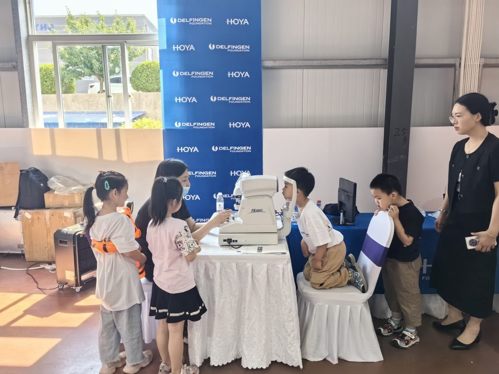 Une campagne de dépistage des problèmes de vue organisée par la Fondation Delfingen.