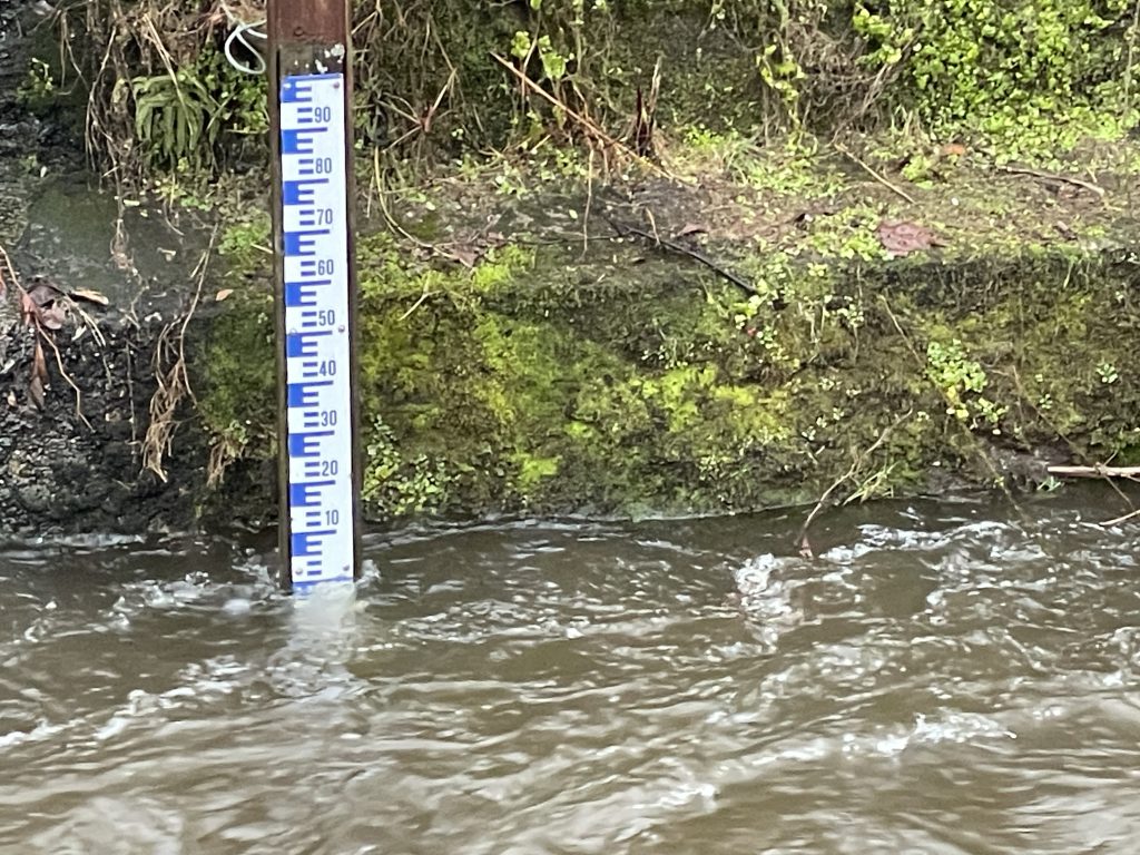 La mesure de la hauteur d'eau à Giromagny.