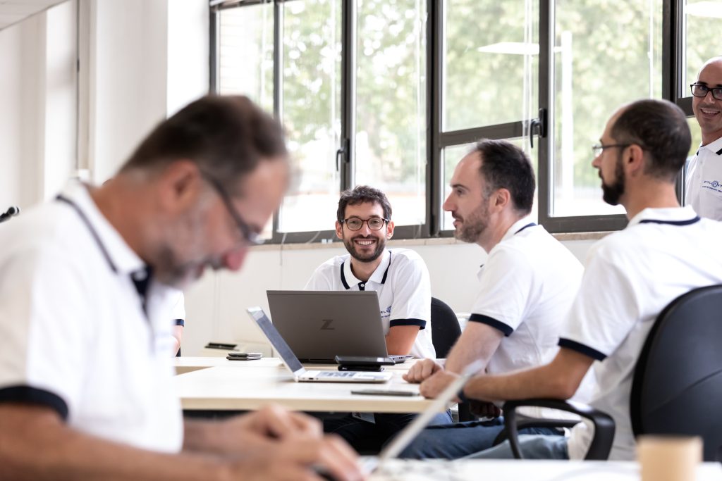 Salariés du groupe Stellantis, au centre de technologie de la batterie, à Mirafiori, en Italie.