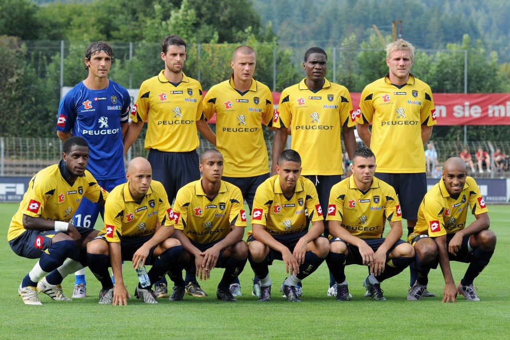 En 2009, Peugeot est parfois présent sur la maillot du FC Sochaux-Montbéliard.