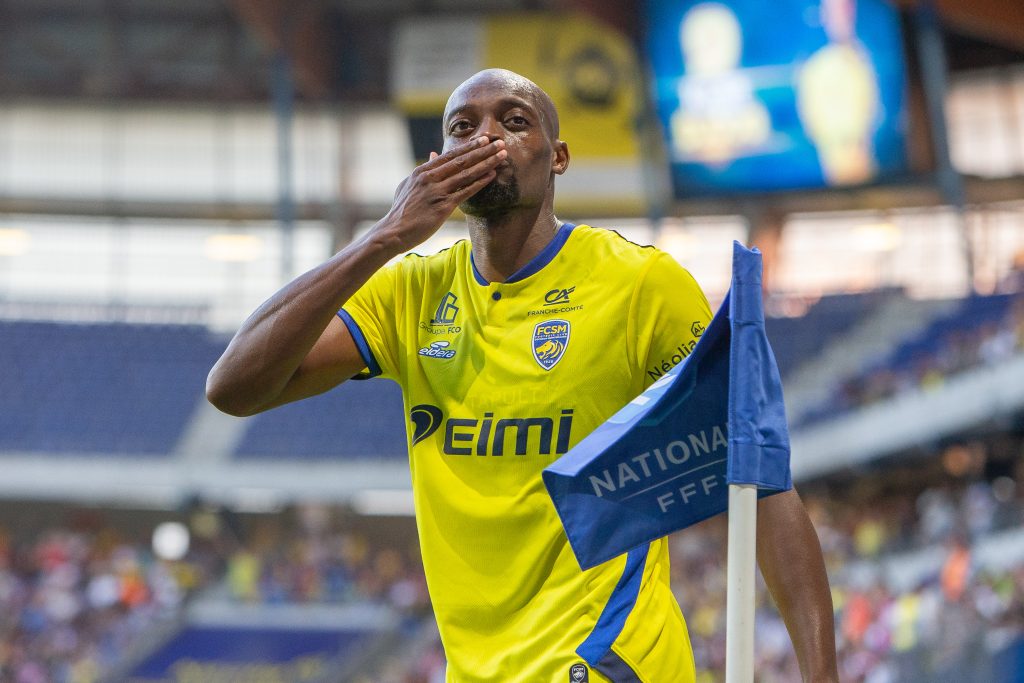 Kapit Djoco, attaquant du FC Sochaux-Montbéliard, contre l'US Orléans, en août 2025.