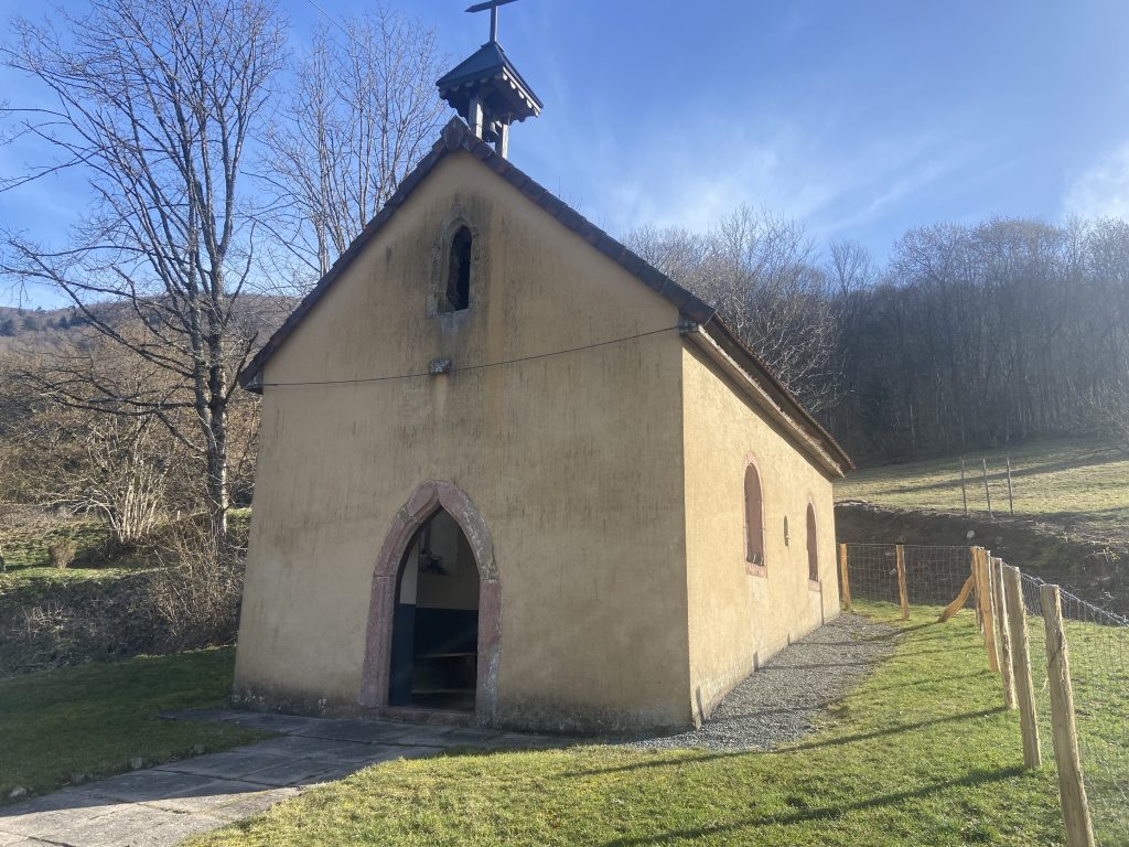 La chapelle Sainte-Madeleine à Lamadeleine-Val-des-Anges.