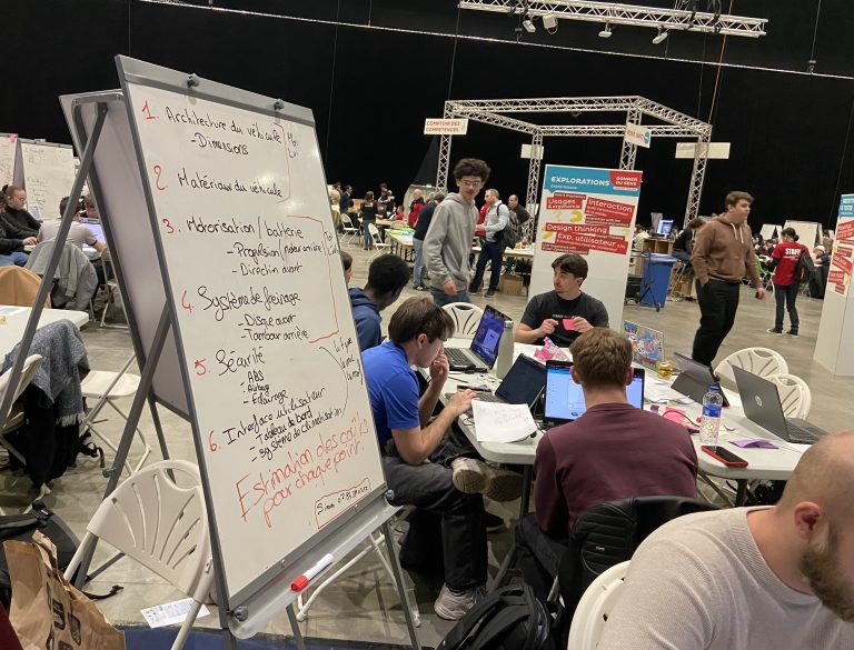 Un tableau permet aux étudiants de suivre l'avancé du projet.