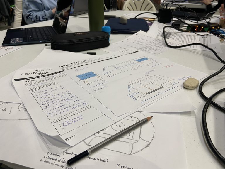 Les dessins pour la maquette du véhicule.