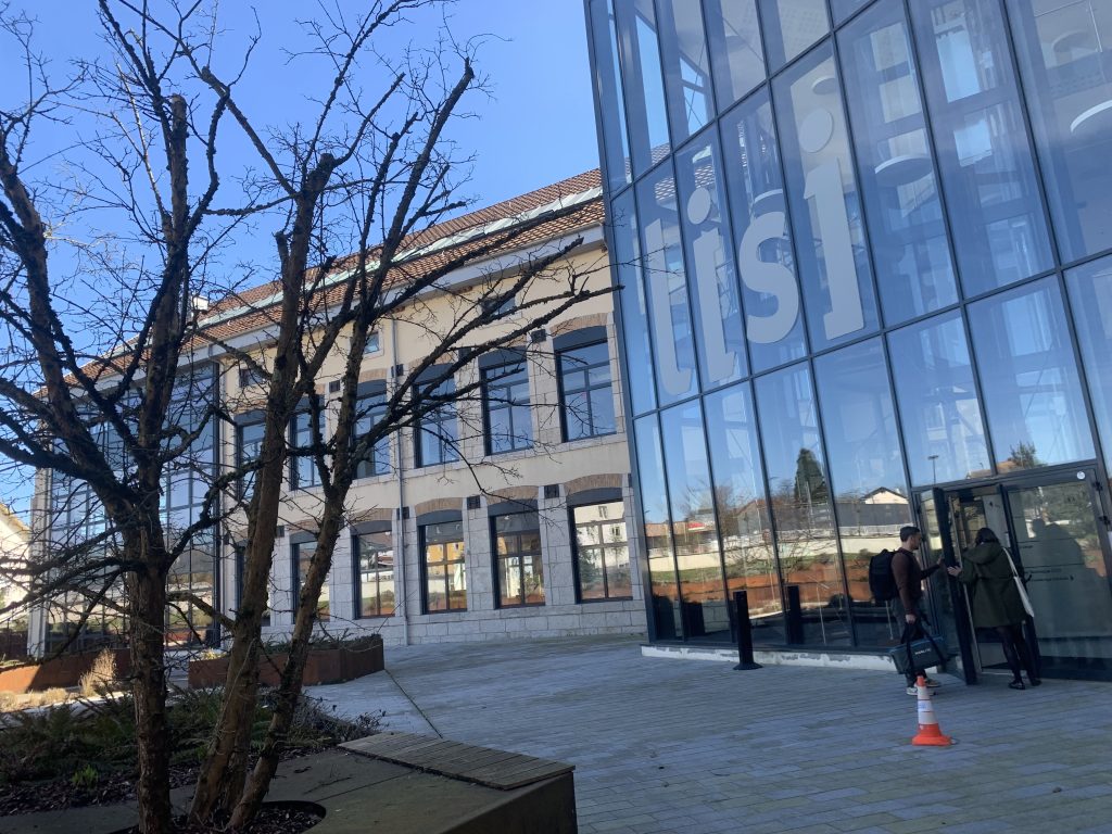 Le siège du groupe Lisi, à Grandvillars.