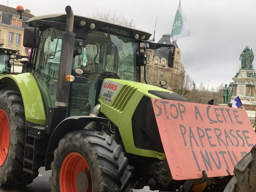 Manifestation des agriculteurs devant la préfecture du Territoire de Belfort, le 30 mars 2026, contre les prix de l'énergie.