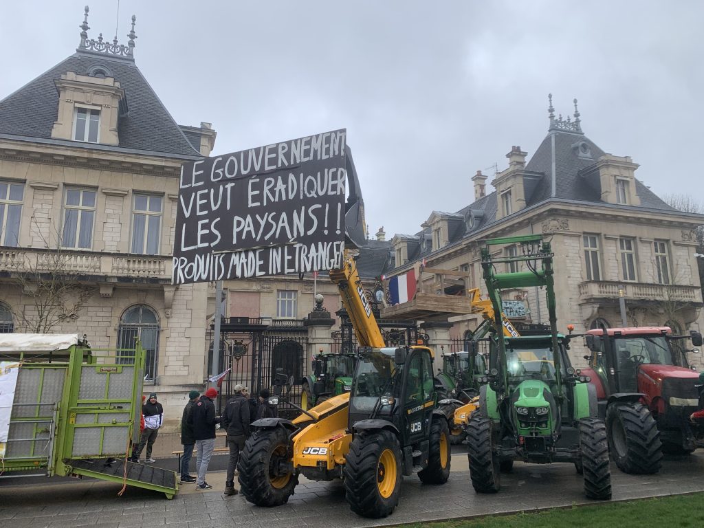 Manifestation des agriculteurs devant la préfecture du Territoire de Belfort, le 30 mars 2026, contre les prix de l'énergie.