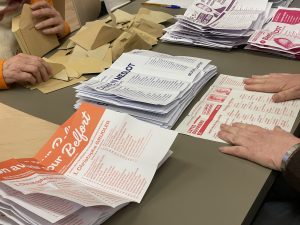 Le dépouillement à la salle des fêtes de Belfort, lors du premier tour des municipales 2026.