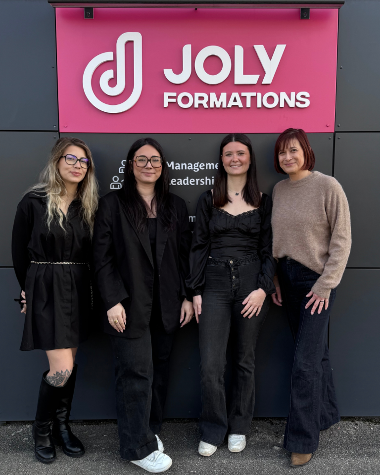 Julie, Chloé, Emeline et Stéphanie, de Joly Formation, à Belfort.