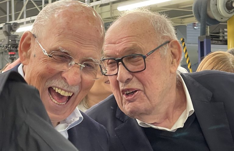 Moment de complicité entre Bartolino Nardis et Jean-Claude Plessis, en marge de la présentation du nouveau maillot et du partenariat avec Peugeot.