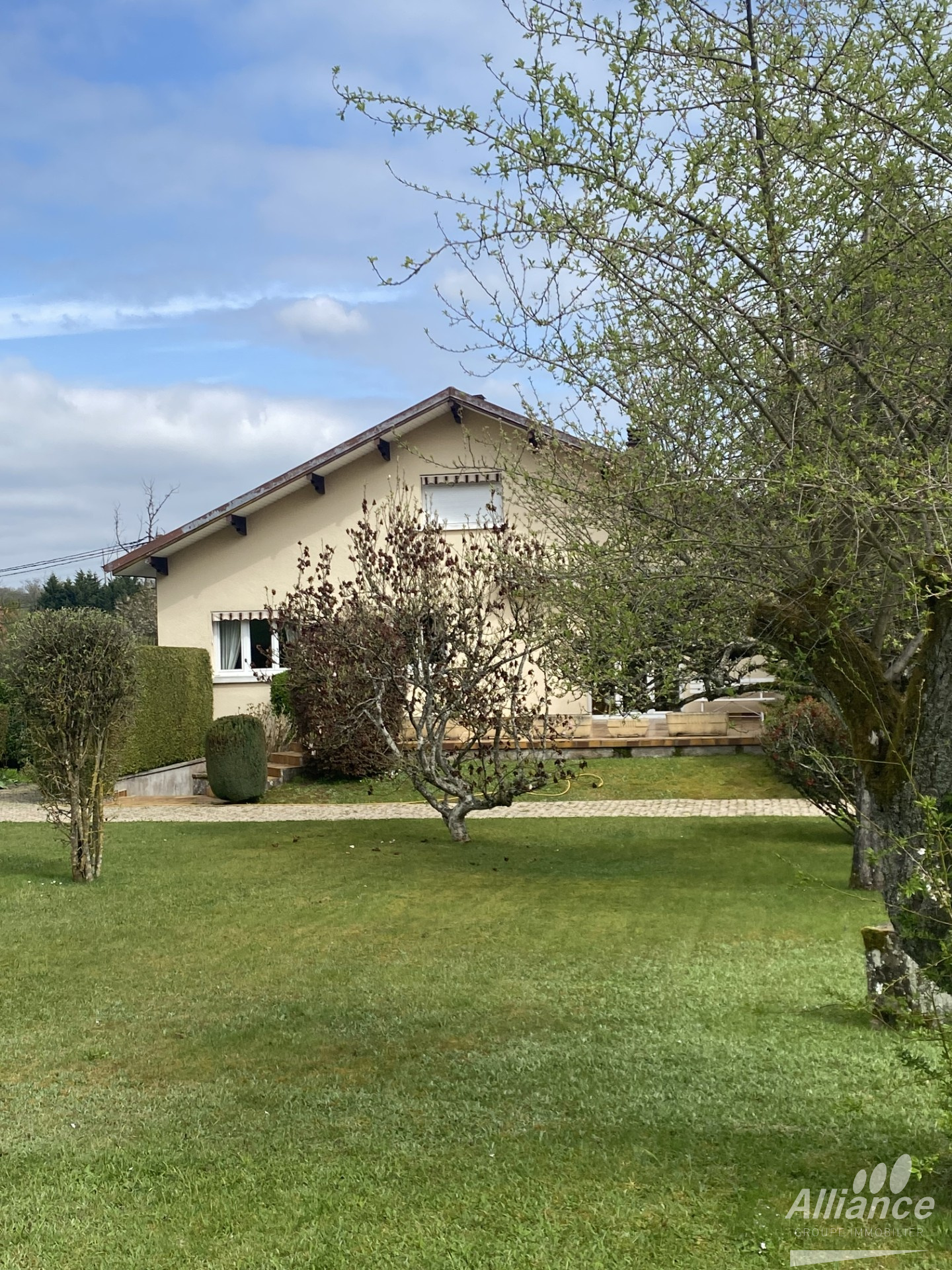 MAISON 5 CHAMBRES BUSSUREL