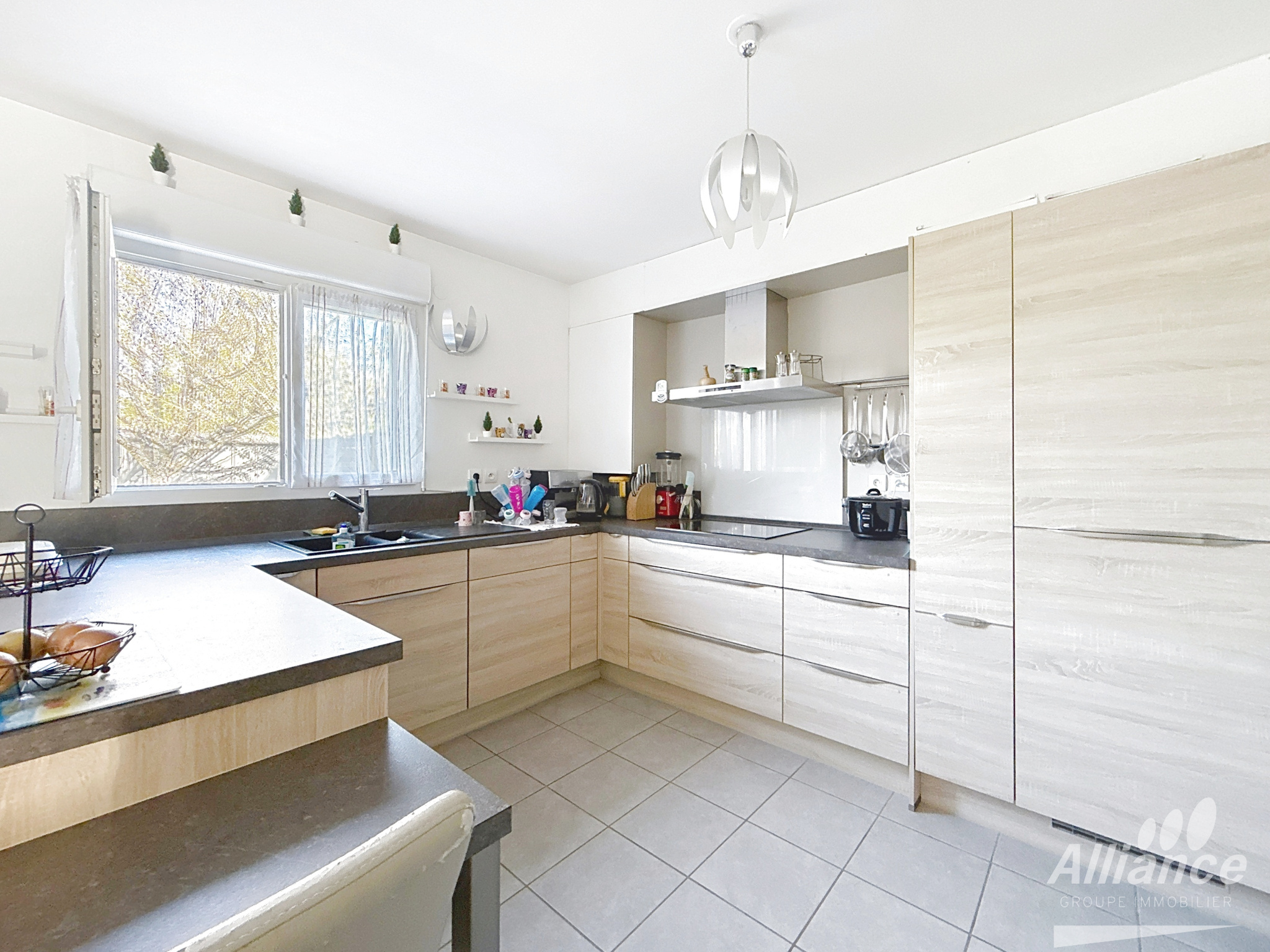 MAISON RECENTE T4 AVEC TERRAIN BIEN SITUEE.