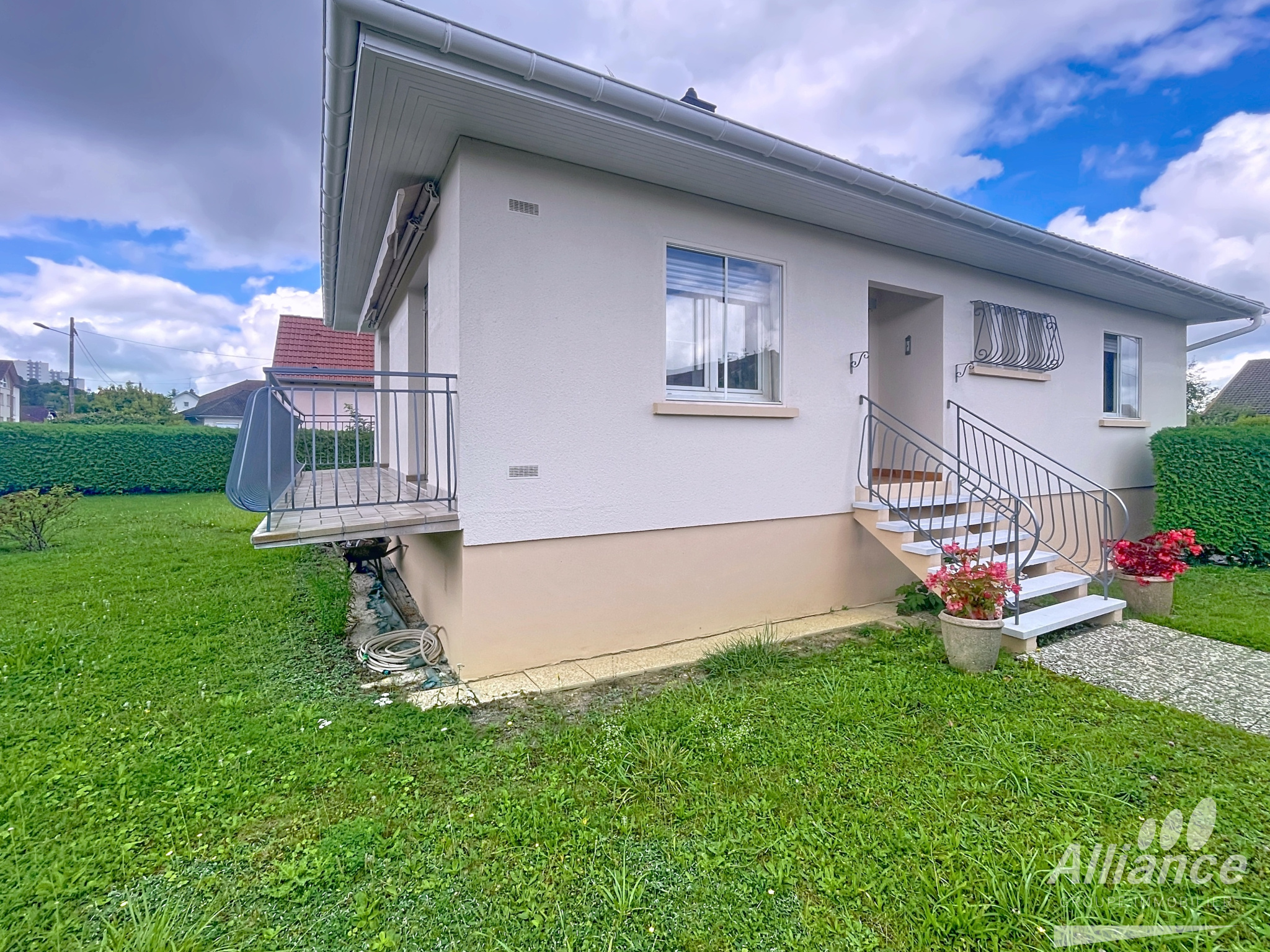 Plain-pied en impasse   excellent état