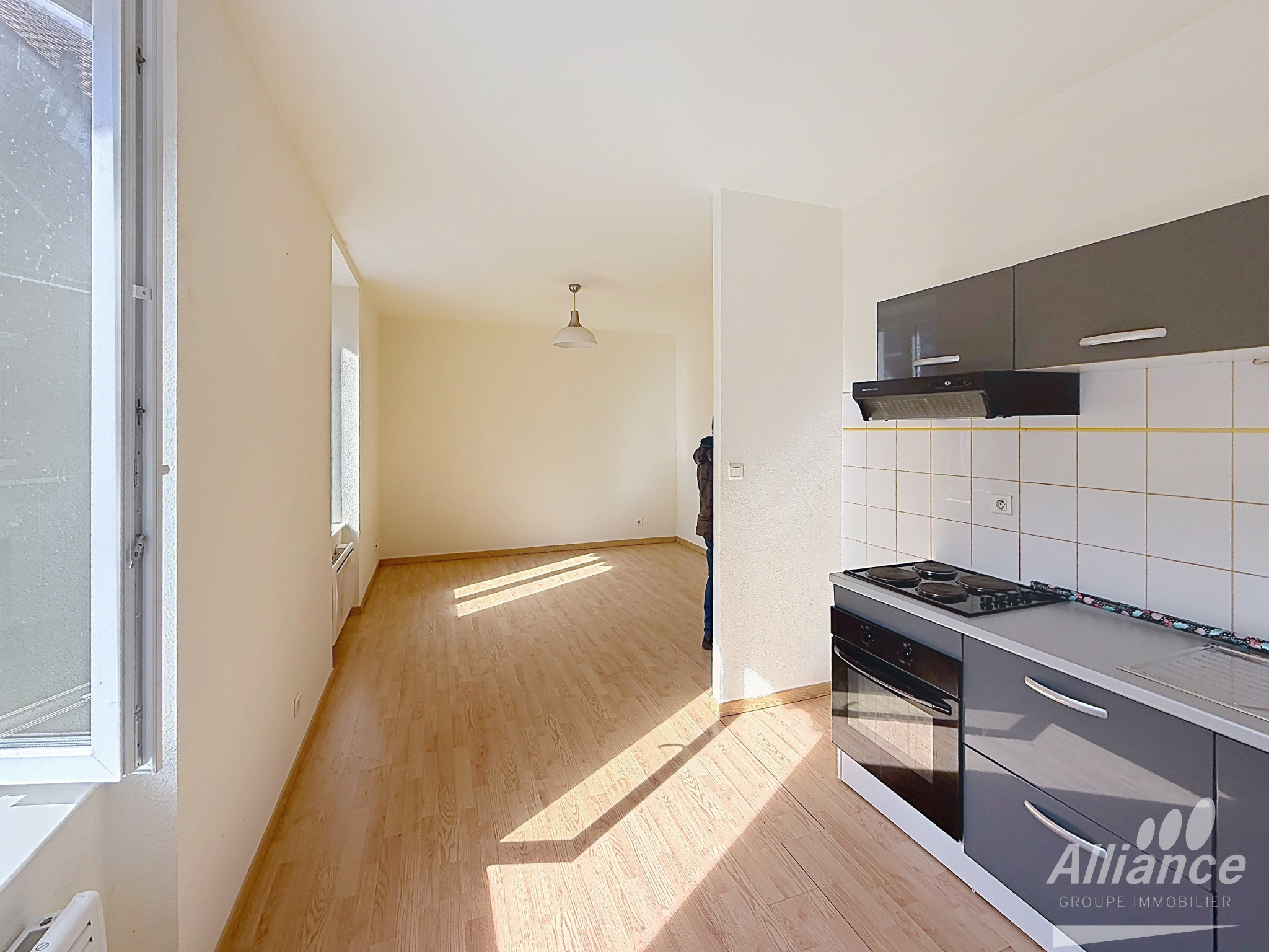 Appartement meublé de 2 chambres au 1er etage au centre de b