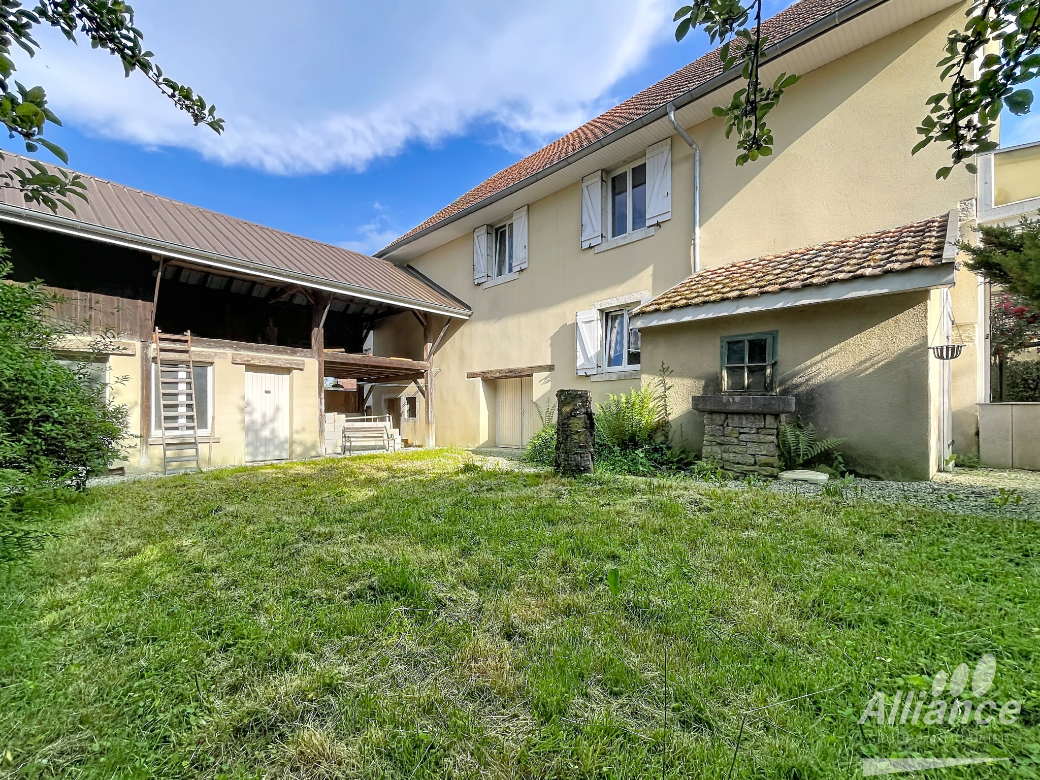 Maison rénovée avec jardin, terrasse et appartement indépend