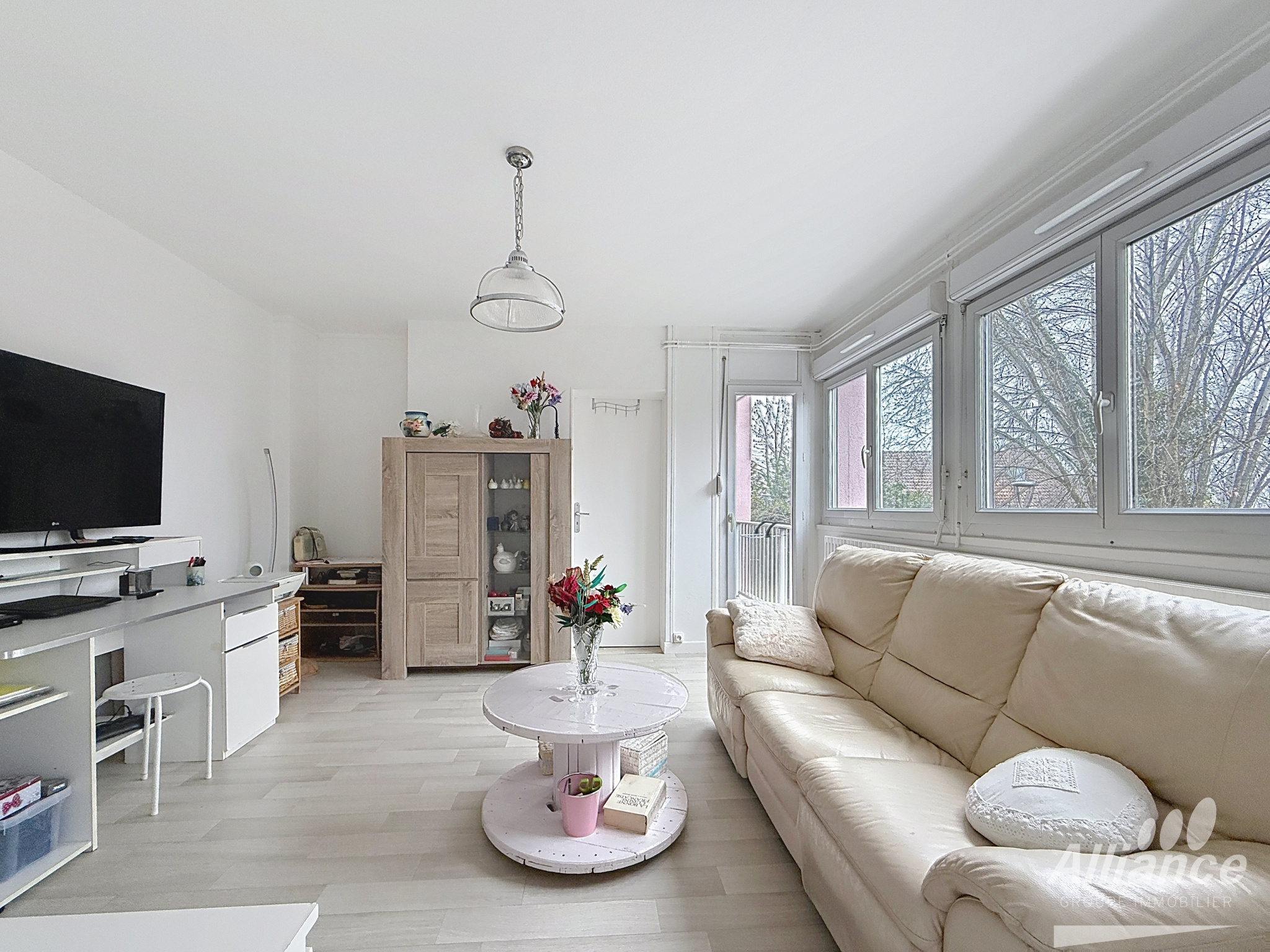 APPARTEMENT RENOVE AVEC BALCON – VUE DEGAGEE- GARAGE