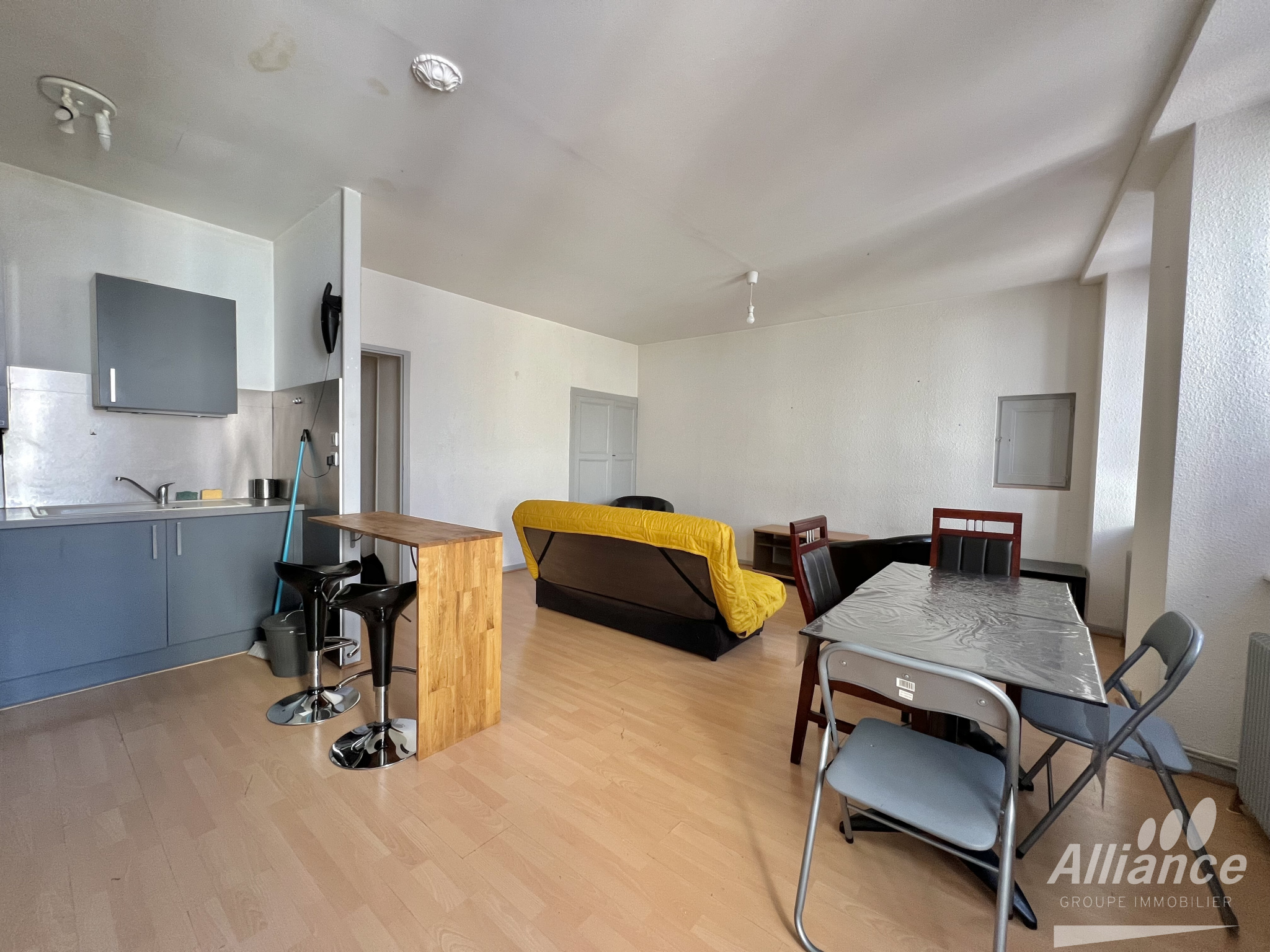 LOUE F2 MEUBLE CENTRE VILLE