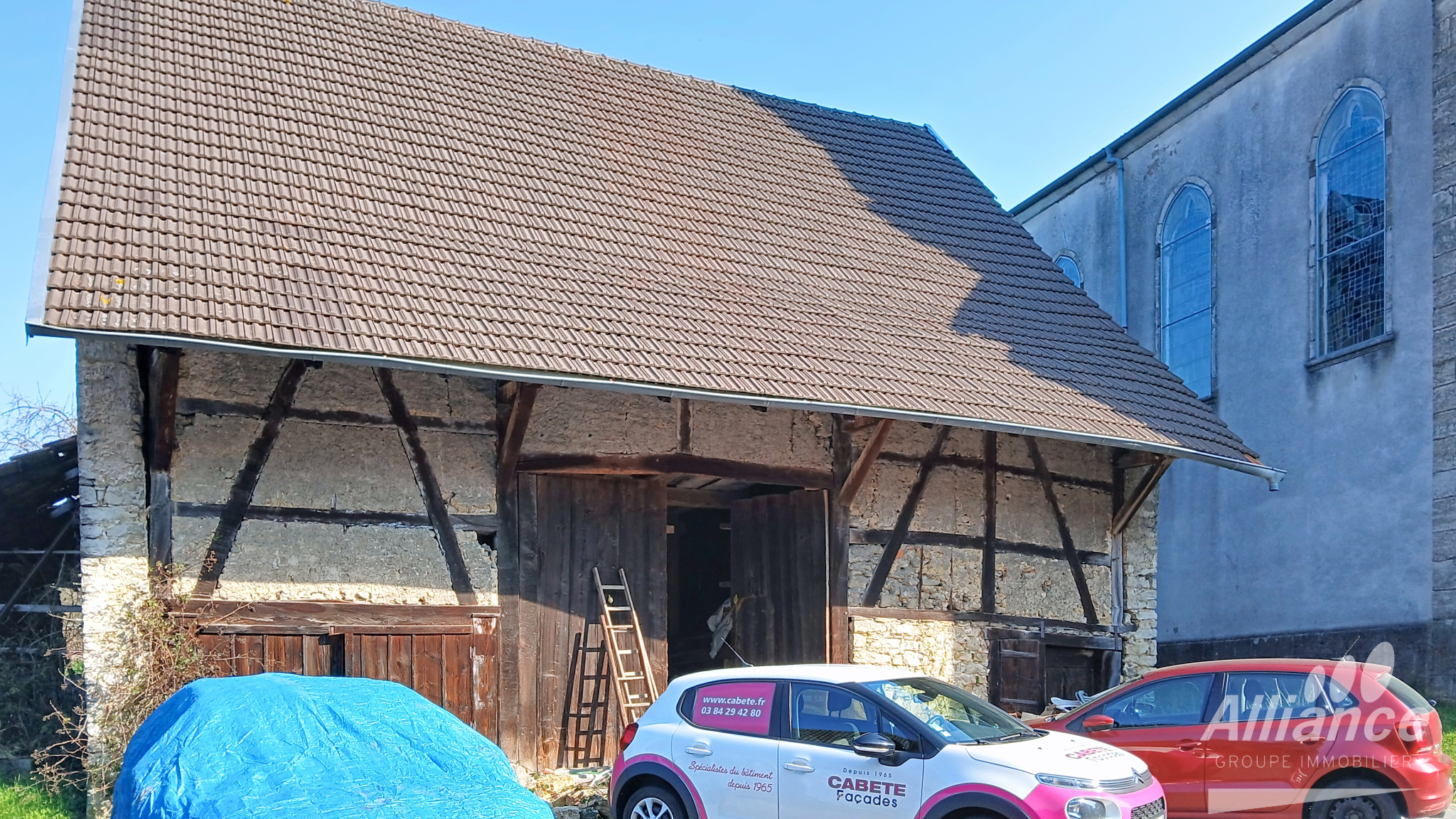 GRANGE A RENOVER AVEC TERRAIN 1000 M2