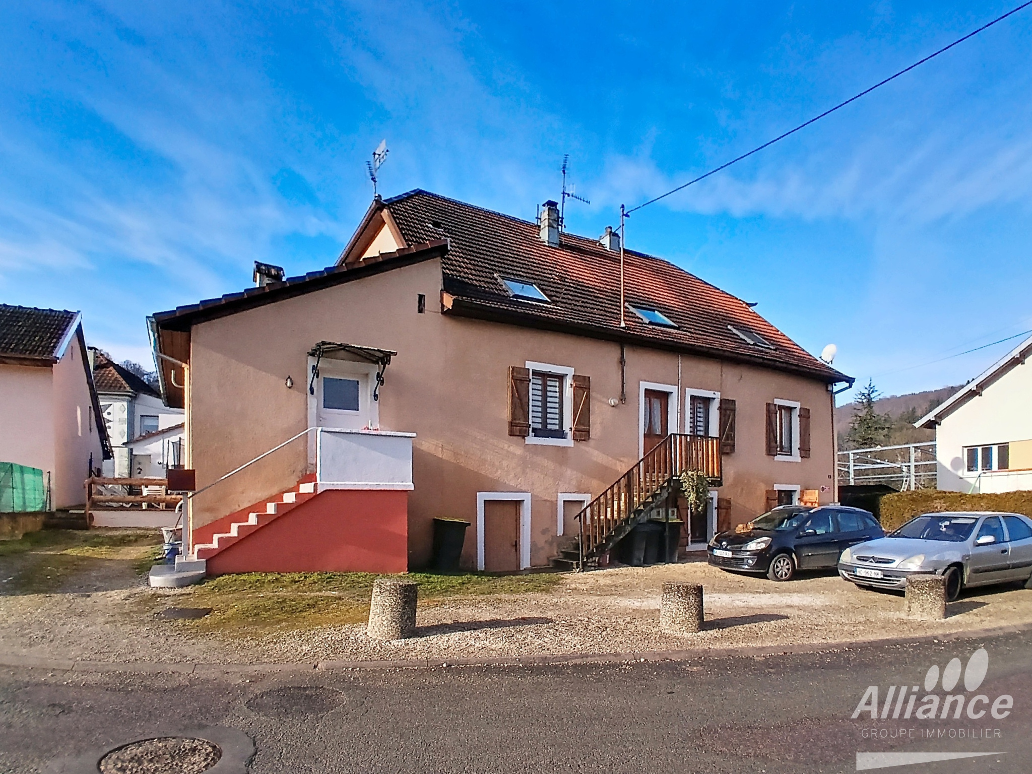 À vendre en exclusivité à PONT DE ROIDE VERMONDANS   Immeubl