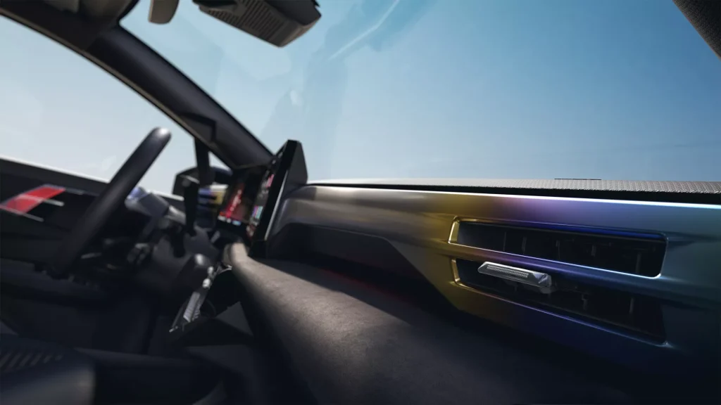 Tableau de bord d'une Renault Clio full hybrid E-Tech.