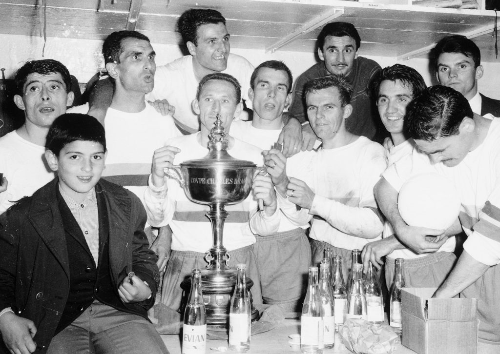 De 1960 à 1964, le FC Sochaux-Montbéliard joue trois saisons sur quatre en D2, mais remporte la coupe Drago.