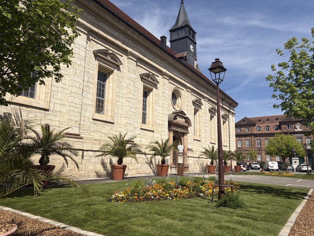 La devanture du temple Saint-Martin de Montbéliard est végétalisme jusqu'au 18 mai.