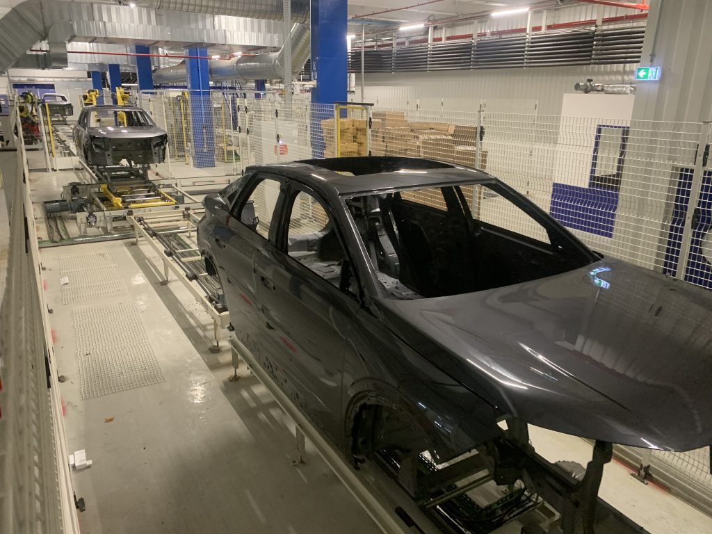 Stellantis investit 120 millions d'euros dans un nouvel atelier de peinture à l'usine de Sochaux.