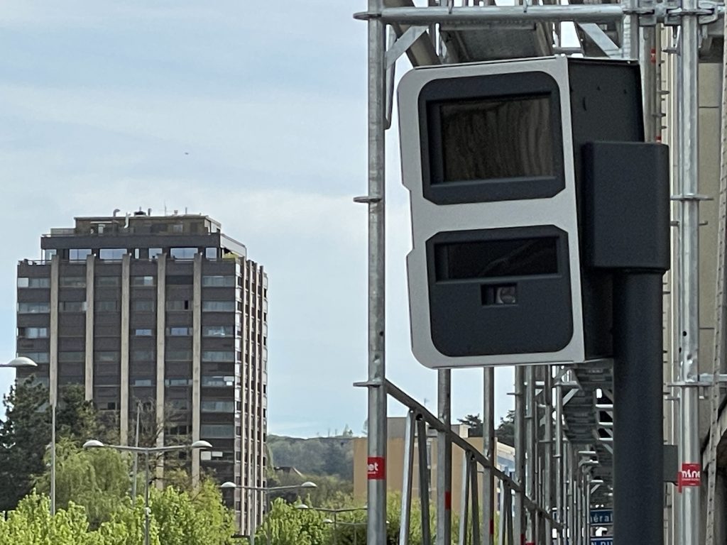 Le nouveau radar fixe en bas du pont Legay, à Belfort.