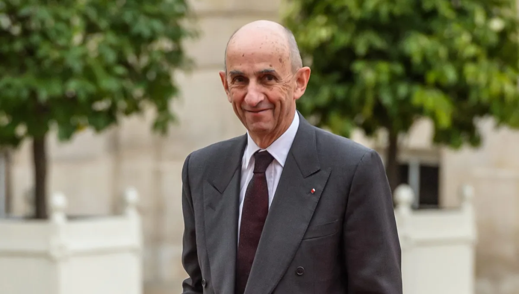 Louis Gallois est à la fois haut fonctionnaire et dirigeant de grandes entreprises.