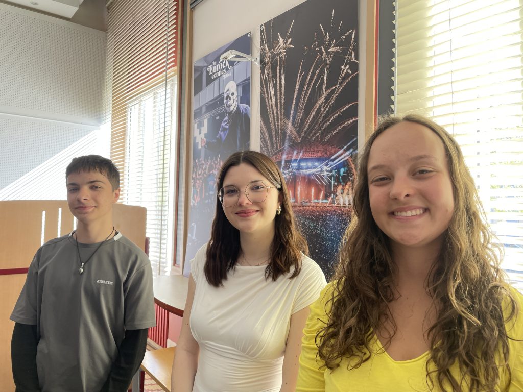 Eliot Danillon, Ambre Brand Vauge et Camille Colin font partie des élèves du lycées Courbet qui participent au concours de l'Education nationale "Je filme le métier qui me plaît".